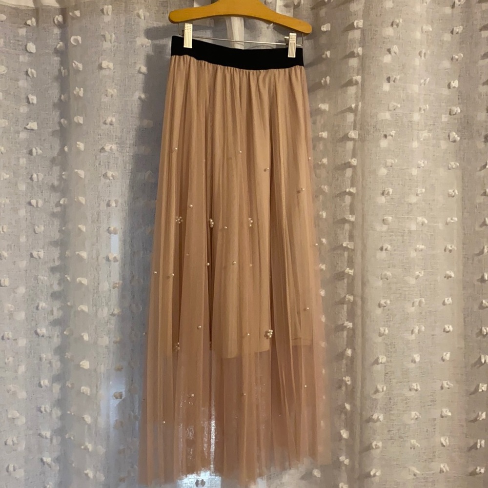 Mesh overlay pleaded decorative maxi skirt